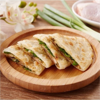 【限量搶購】大成酥嫩雞肉香蔥薄餅 - 雞腿肉內餡鹹甜誘人，青蔥香馥郁，讓味蕾驚艷！6包超值組合！