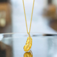 黃金金色羽毛項鍊：優雅輕盈的奢華珠寶，展現獨特魅力
