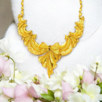 精緻選品：黃金蝴蝶結項鍊，展現您的獨特魅力與優雅風範