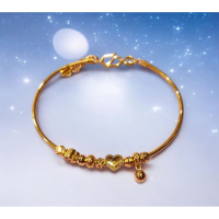 木木選品精挑細選的黃金愛心串珠手環，為你帶來優雅與時尚的完美結合！