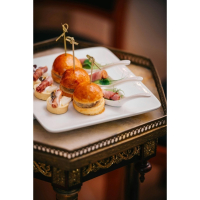 精緻迷你漢堡與開胃小點拼盤，提升派對品味的完美選擇