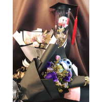 畢業季花束禮盒組 - 精緻紫色玫瑰與可愛畢業公仔的最佳祝福選擇