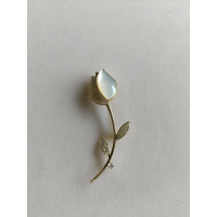 珍珠母貝花卉胸針