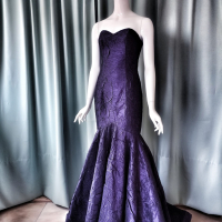 優雅紫色魚尾晚禮服 - 高級絲綢材質，完美修身曲線，適合婚禮與晚宴的浪漫選擇