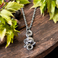 小猴蹦跳項鍊：活力滿分的可愛魅力！