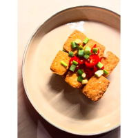 酥脆炸豆腐：酒桌上的完美速配！老皮嫩肉，享受衝突美味！
