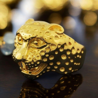奢華典雅純金豹面戒指，展現獨特野性魅力