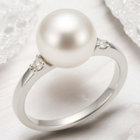 高質感珍珠鑽戒 - 精緻925純銀或白金材質，展現優雅與奢華的完美結合