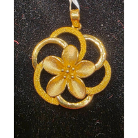 黃金花朵吊墜 - 優雅花朵設計，18K/24K高純度黃金，展現獨特魅力與品味