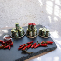 自製辣椒醬罐裝調味料 - 新鮮紅辣椒與天然香料手工製作，提升料理風味的絕佳選擇