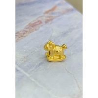 黃金搖搖馬造型墜飾 - 精緻童趣的珠寶選擇，展現獨特風格與魅力