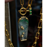 翡翠金鑲玉項鍊 - 天然翡翠與18K金飾的奢華珠寶，完美結合吉祥飾品與鑽石點綴