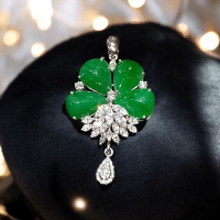 天然翡翠四葉草鑽石吊墜 - 幸運飾品與時尚珠寶的完美結合