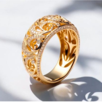 黃金雕花鑽石戒指 - 18K黃金與璀璨鑽石的完美結合，展現您的優雅魅力與品味